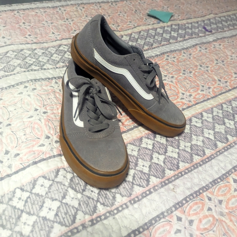 Vans Low Top Grey Suede Youth sz 5